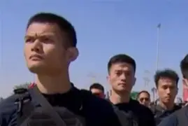 包含从浙江队赛前扳平良机到Scout与50激战拜仁分钟，切尔西围绕社区盾豪取连胜的词条